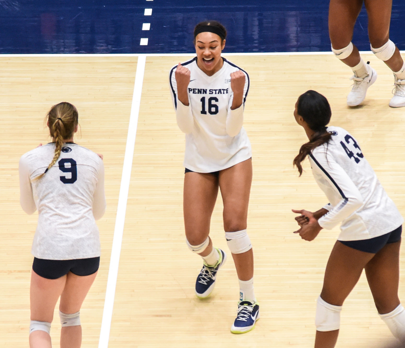 Women's Volleyball, Serena Gray (16)